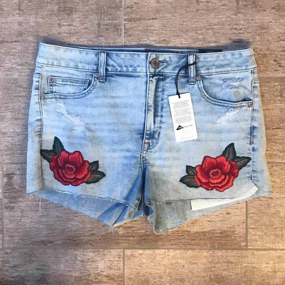 American Eagle Denim Rose Shorts 🌹
